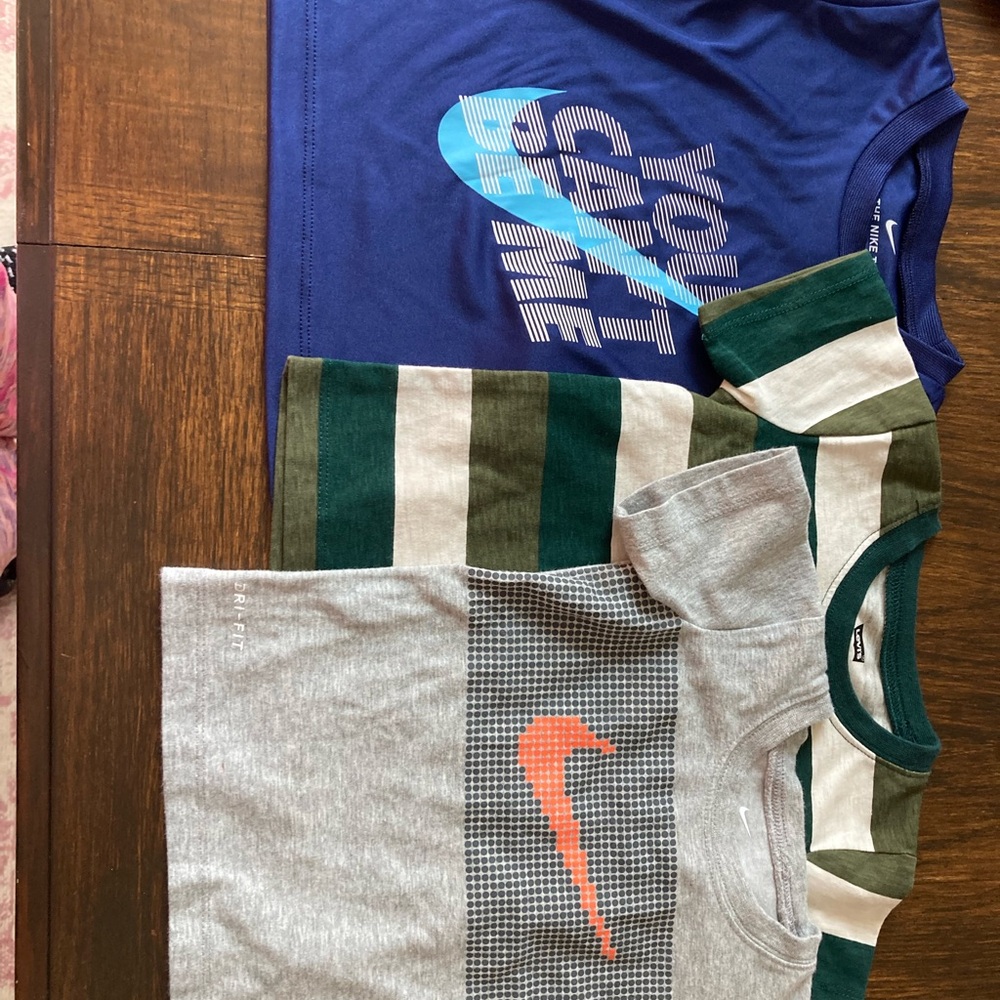 2 Nike & 1 Levi’s t shirt bundle boys 24 month